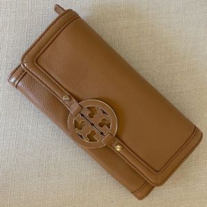 Tory Burch Emblem Camel Flap Wallet
